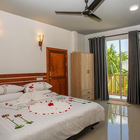 Finolhu Dhigurah Hotel Дхигура Екстериор снимка
