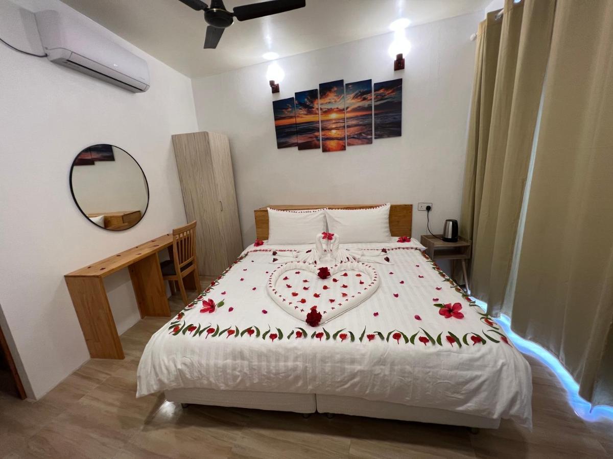 Finolhu Dhigurah Hotel Дхигура Екстериор снимка