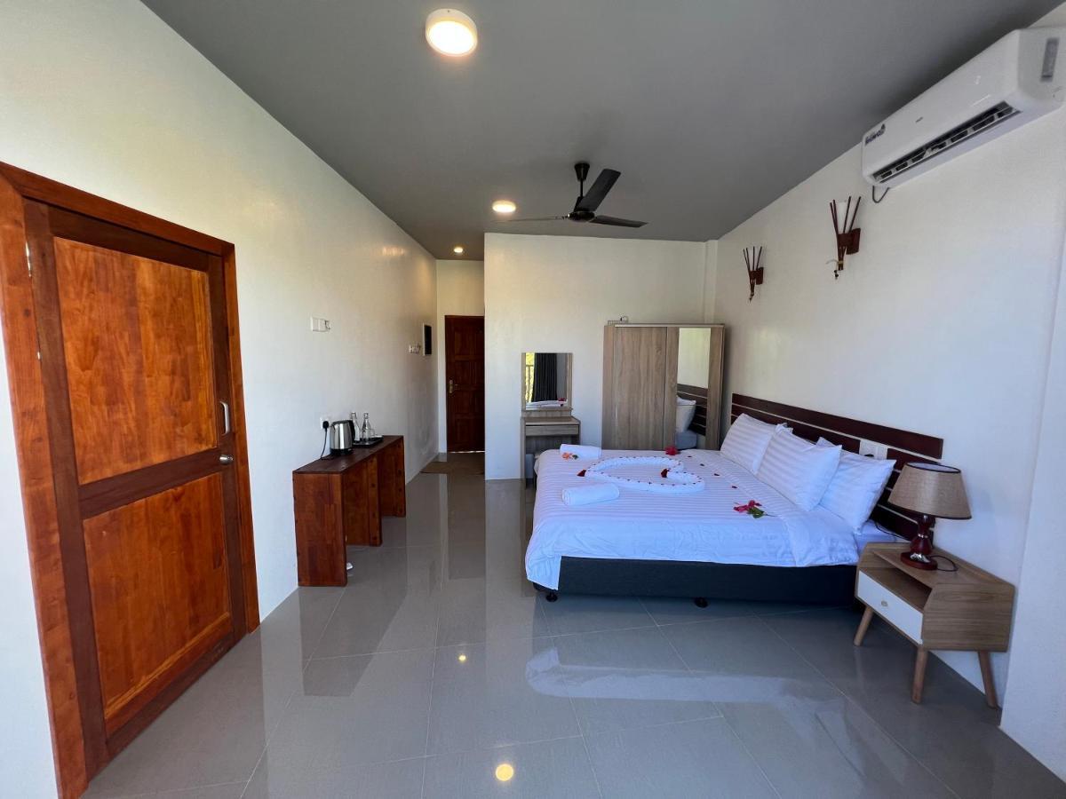 Finolhu Dhigurah Hotel Дхигура Екстериор снимка