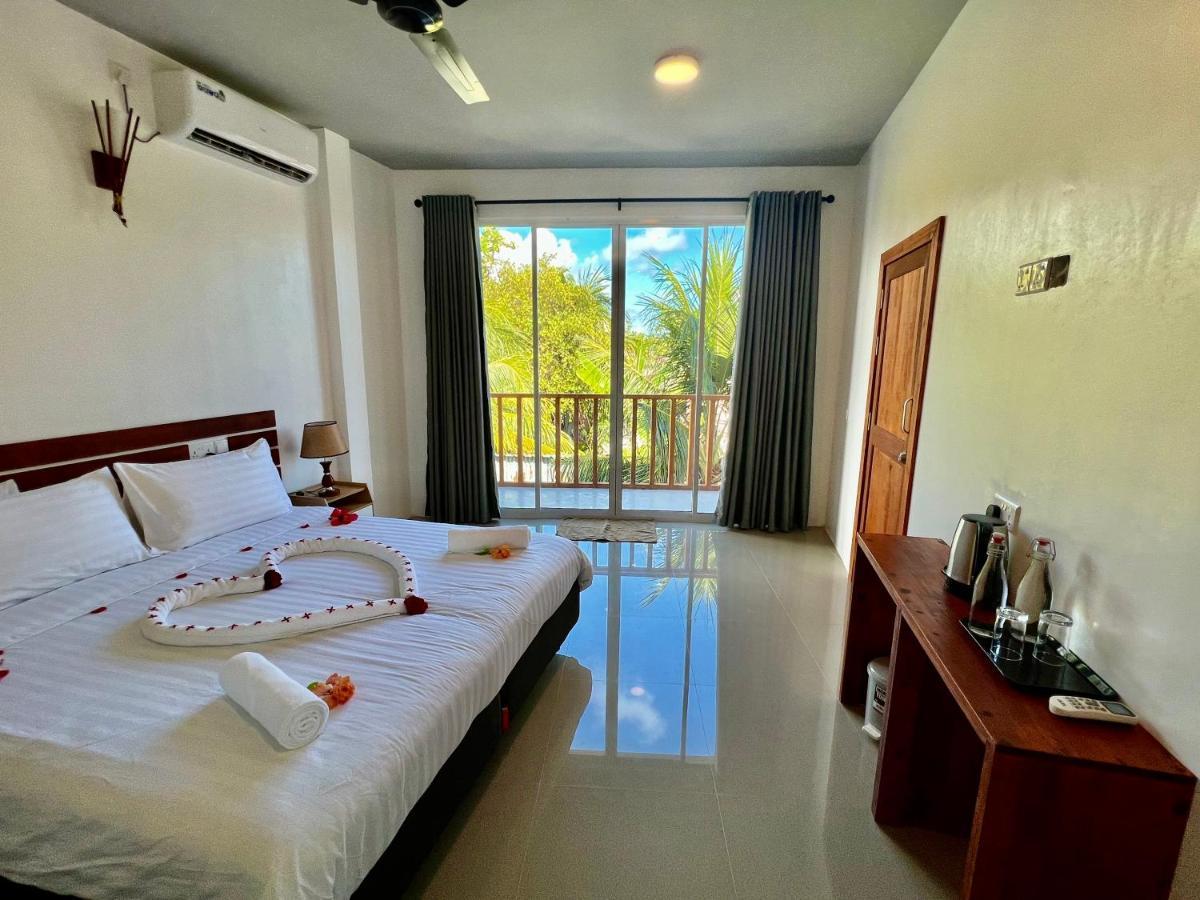 Finolhu Dhigurah Hotel Дхигура Екстериор снимка
