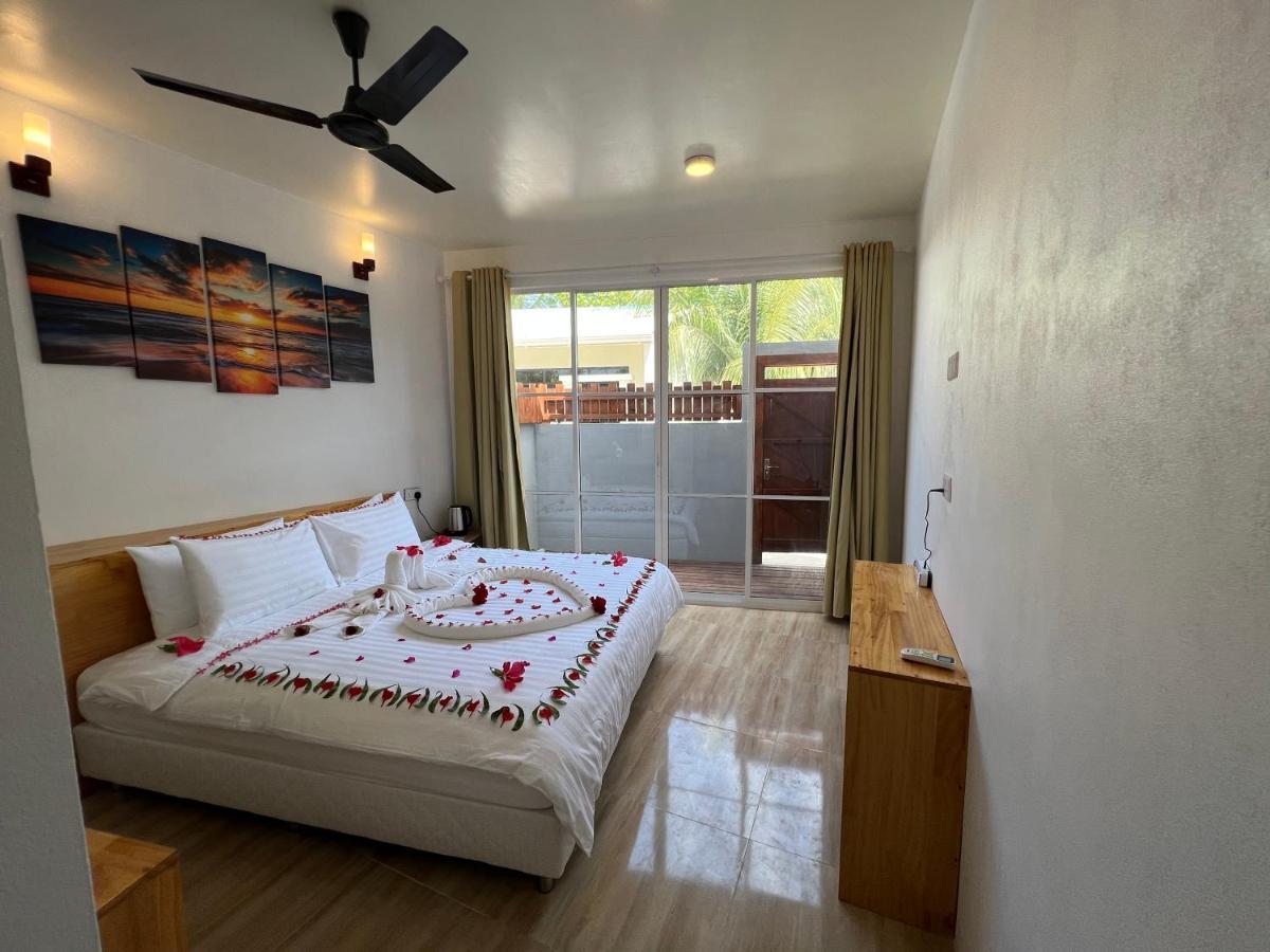 Finolhu Dhigurah Hotel Дхигура Екстериор снимка