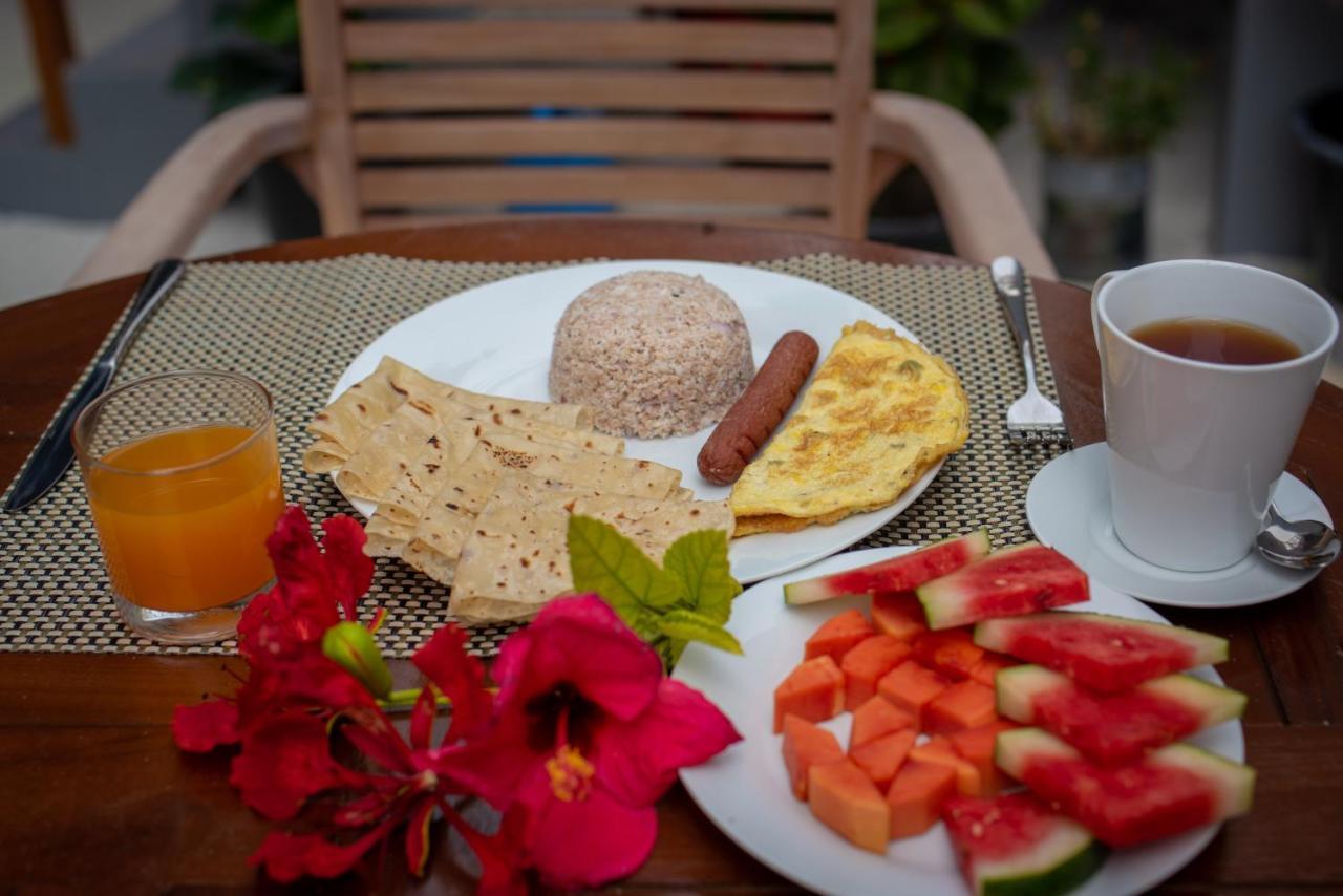 Finolhu Dhigurah Hotel Дхигура Екстериор снимка