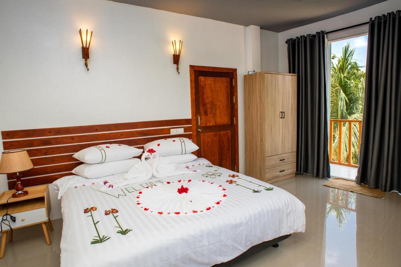 Finolhu Dhigurah Hotel Дхигура Екстериор снимка