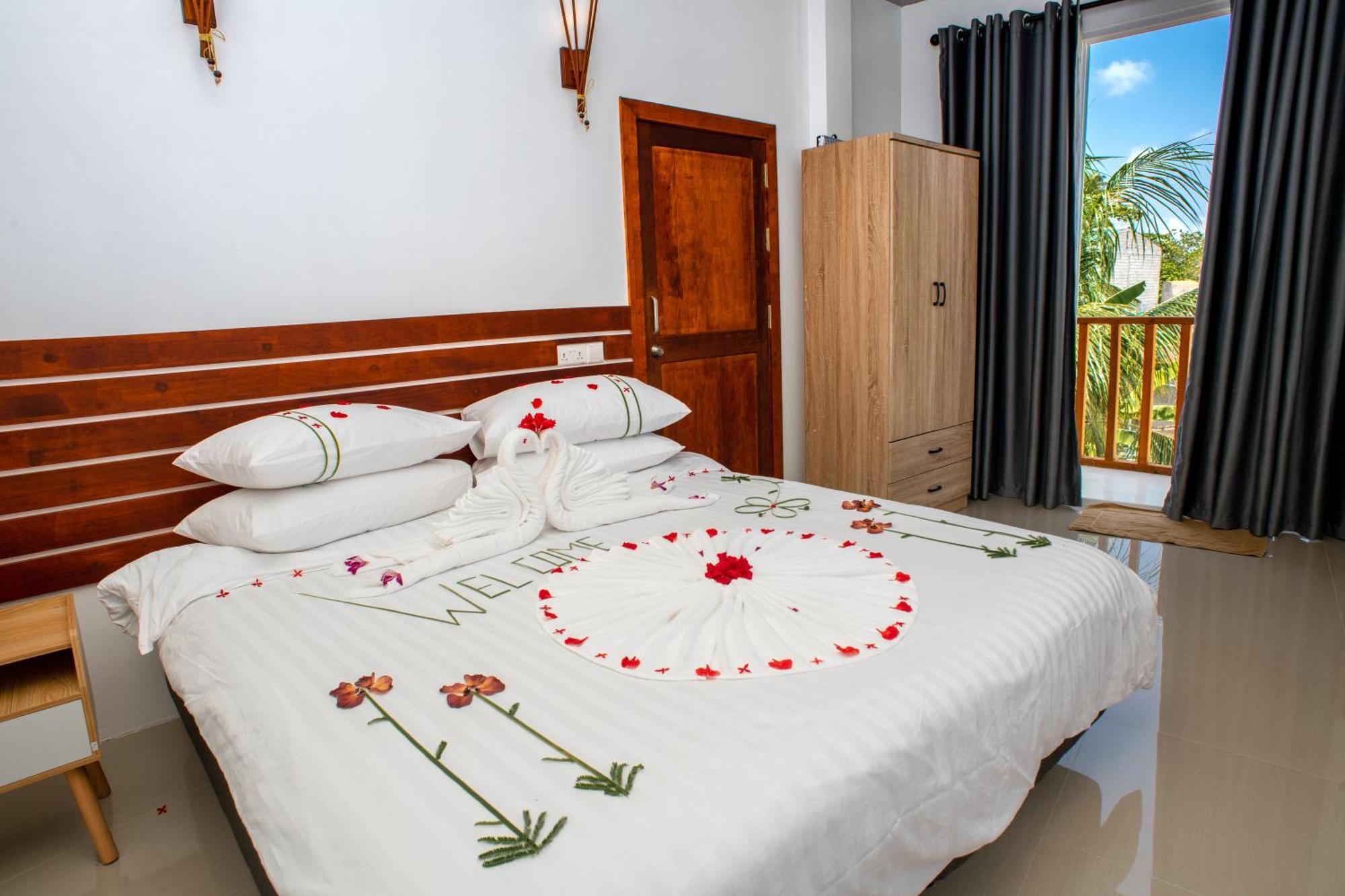Finolhu Dhigurah Hotel Дхигура Екстериор снимка