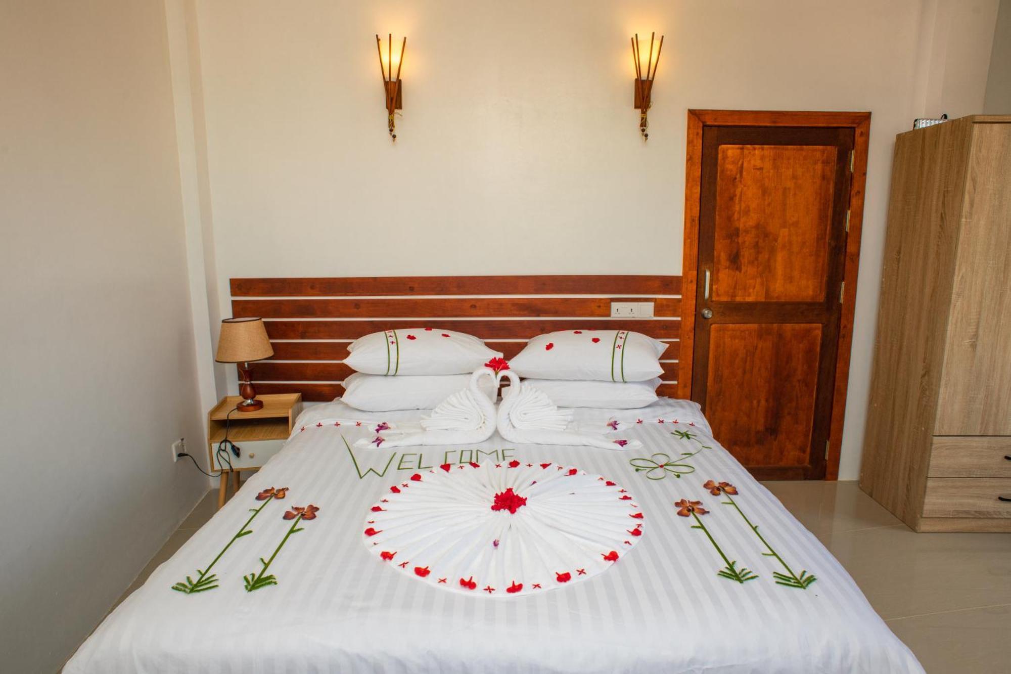 Finolhu Dhigurah Hotel Дхигура Екстериор снимка